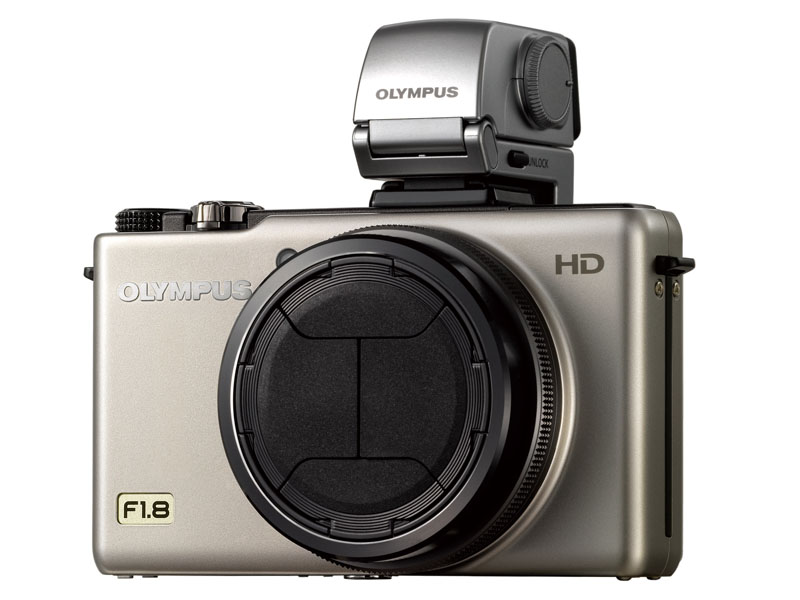 <b>「OLYMPUS XZ-1」プレミアムキット。XZ-1本体に加え、新しい自動開閉キャップ「LC-63A」とEVFの「VF-3」が付属する</b>