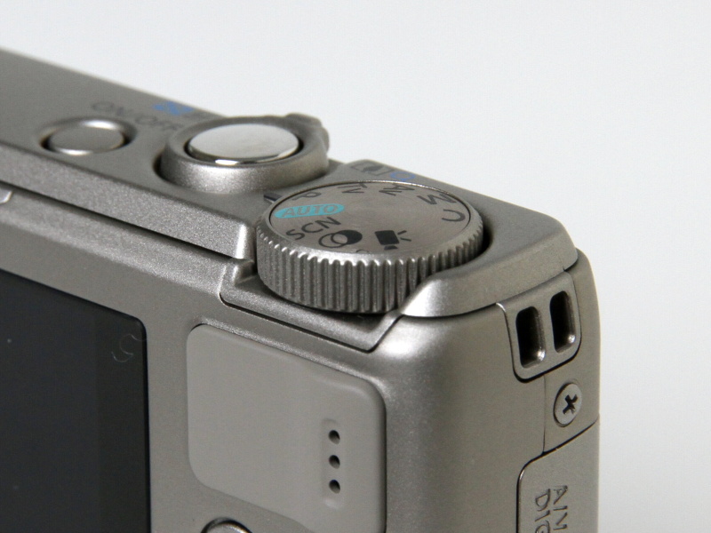 <b>モードダイヤルはS95より若干緩く回しやすくなった</b>