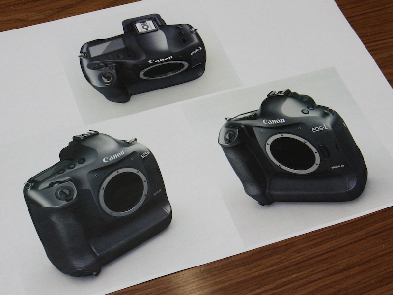 <b>Canonロゴの下を走るラインを強調したものも多かった</b>