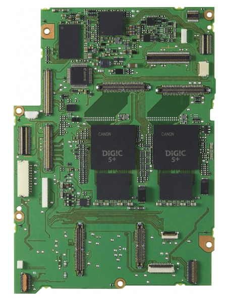 <b>EOS-1D XはDIGITC 5+をデュアルで搭載する。写真はDIGIC 5+を2つ搭載したメイン基板</b>