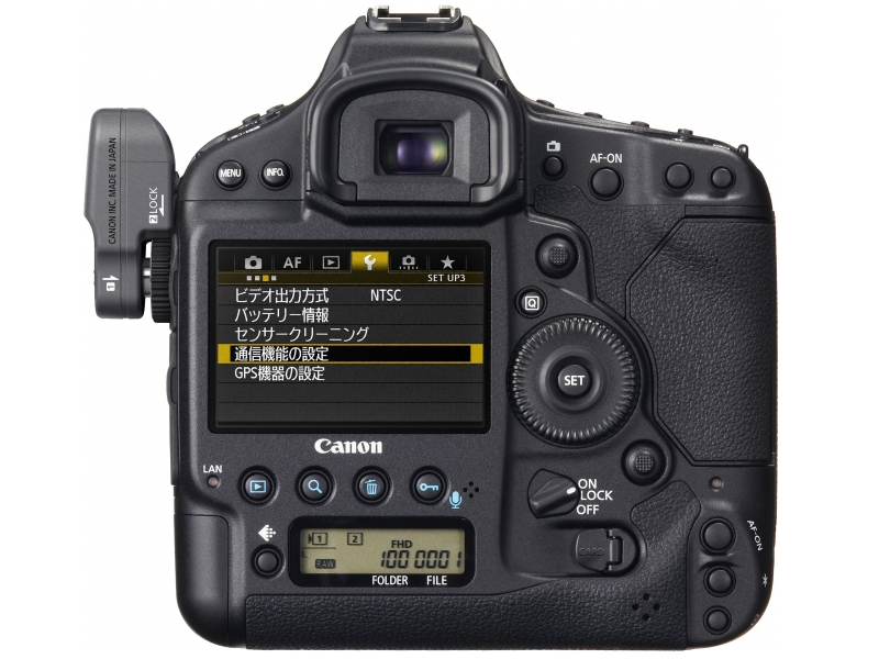 <b>GPSユニット「GP-E1」（左）と無線LANユニット「WFT-E6B」（右）の装着例</b>