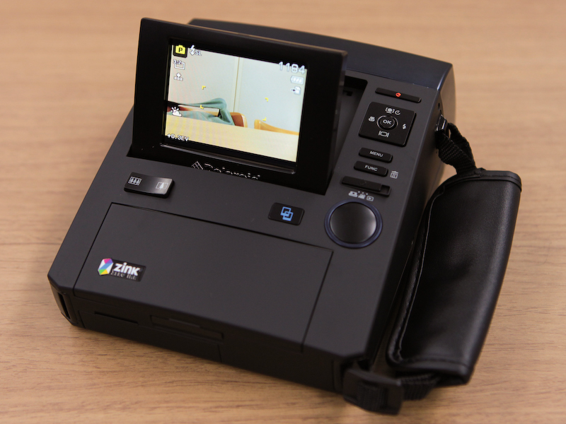 <b>液晶モニターは跳ね上げ式</b>