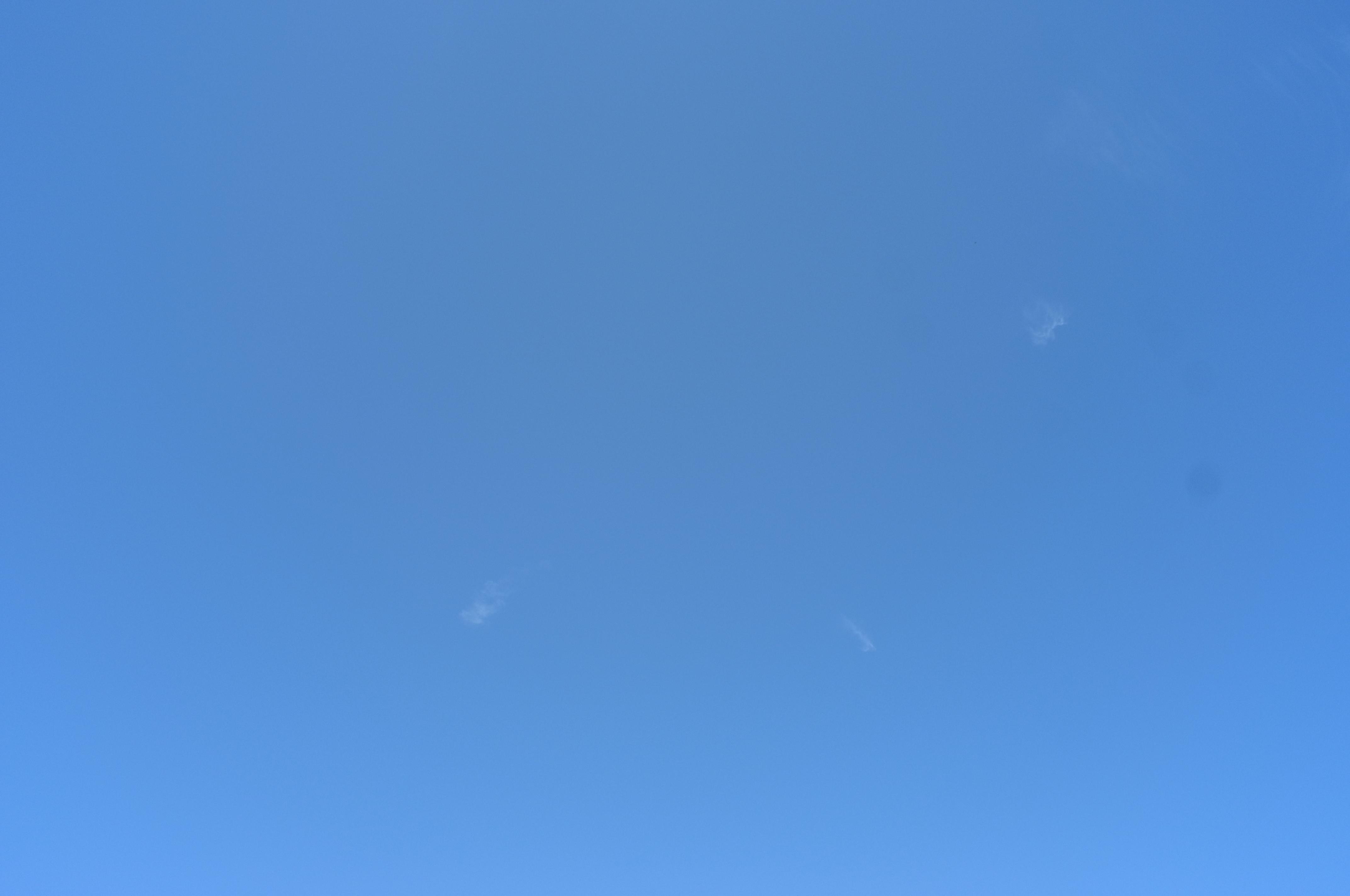 <b>周辺光量補正:+2 / GXR MOUNT A12 / SUPER WIDE-HELIAR 15mm F4.5 / 約3.9MB / 4,288×2,848 / 1/1,620秒 / F4.5 / 0.0EV / ISO200 / WB:屋外</b>