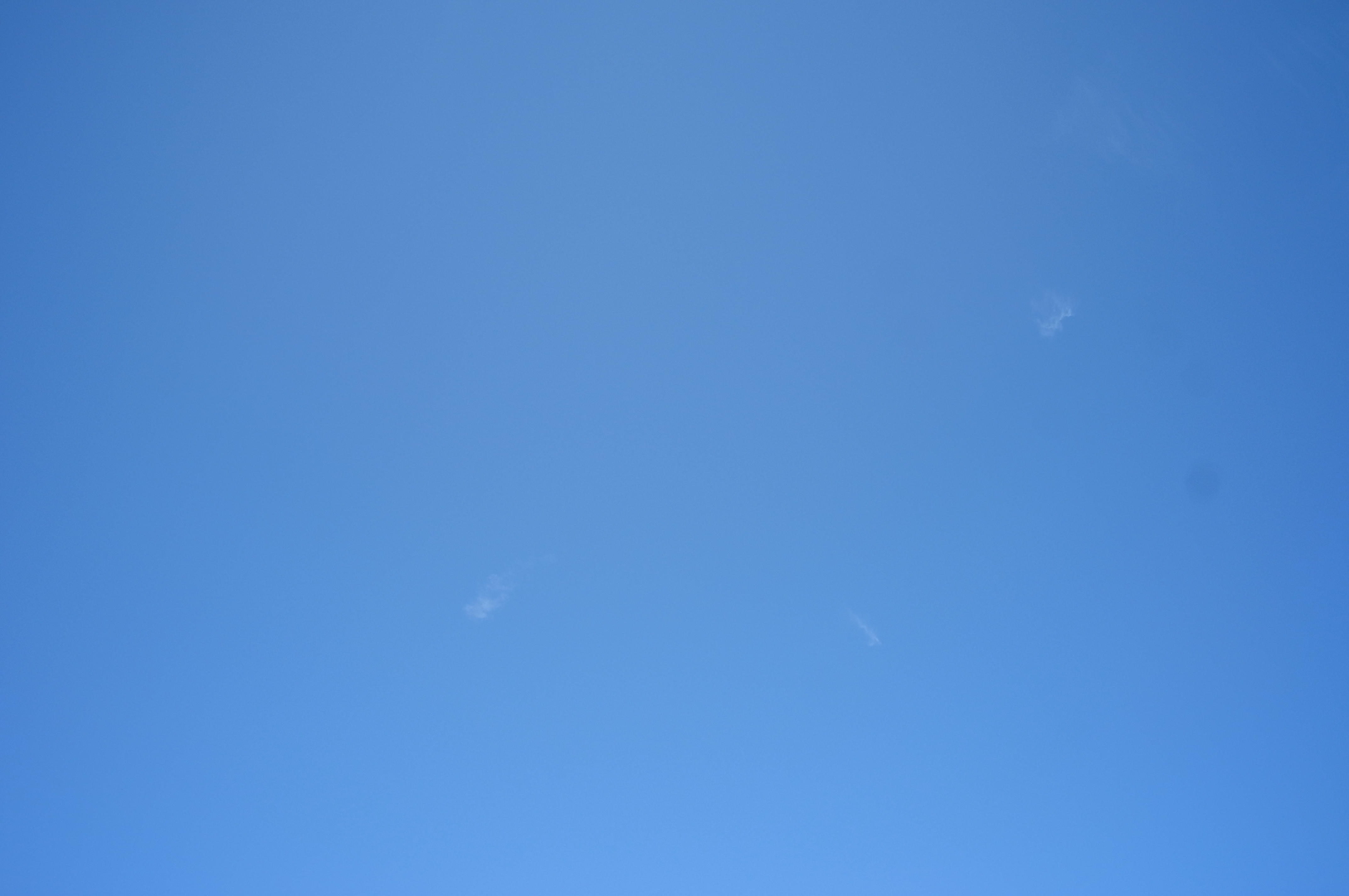 <b>周辺光量補正:±0 / GXR MOUNT A12 / SUPER WIDE-HELIAR 15mm F4.5 / 約3.8MB / 4,288×2,848 / 1/1410秒 / F4.5 / 0.0EV / ISO200 / WB:屋外</b>