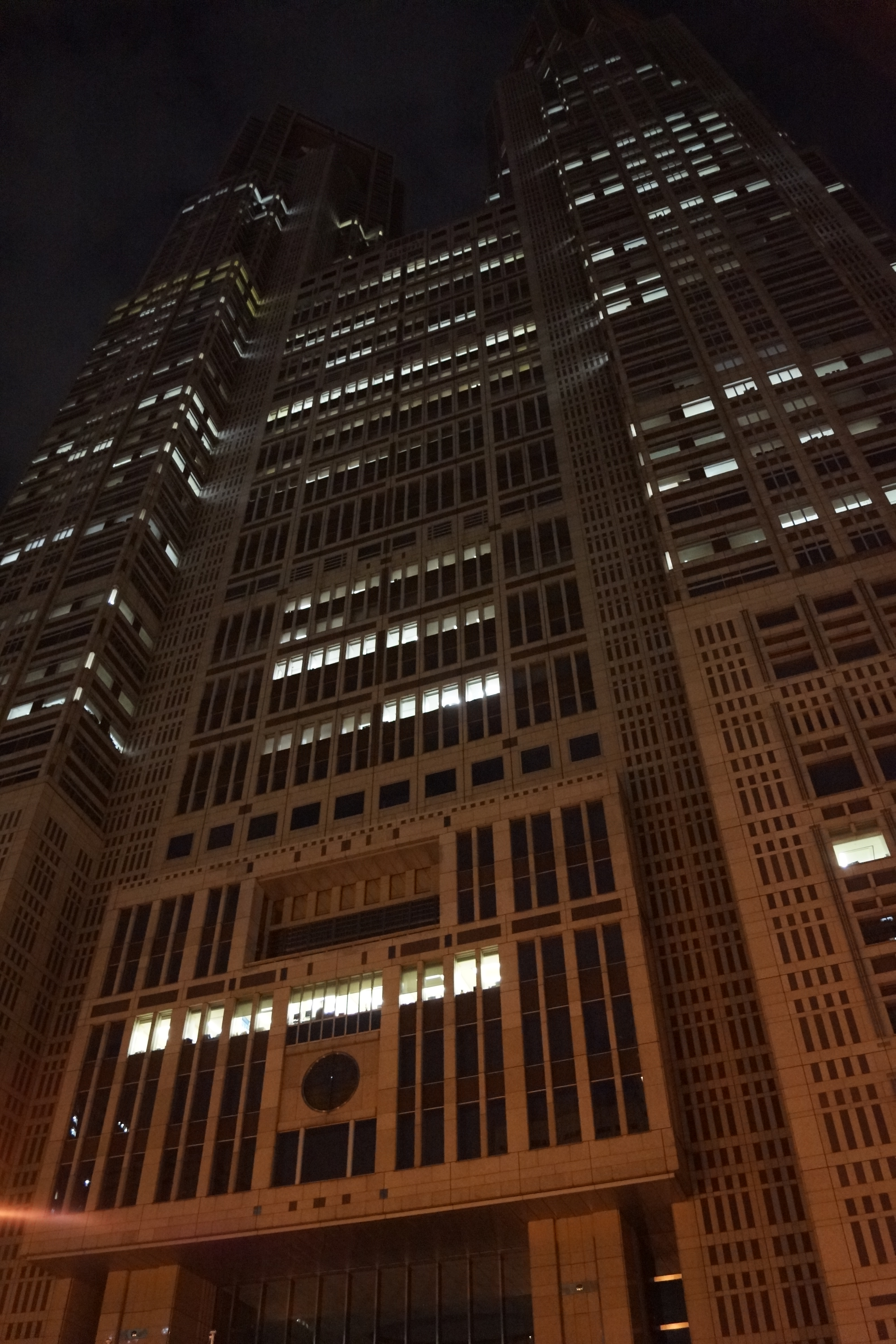 <b>α65 / DT 18-55mm F3.5-5.6 SAM / 約5.2MB / 4,000×6,000 / 1/30秒 / F3.5 / 0EV / ISO6400 / 18mm / シーンモード：手持ち夜景</b>