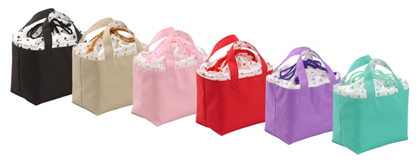 <b>BAG IN BAGのSサイズ。左からブラック、ベージュ、ピンク、レッド、パープル、グリーン</b>