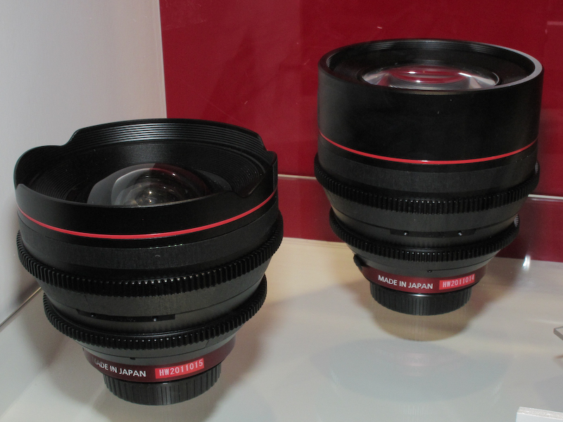 <b>参考展示の単焦点レンズ</b>