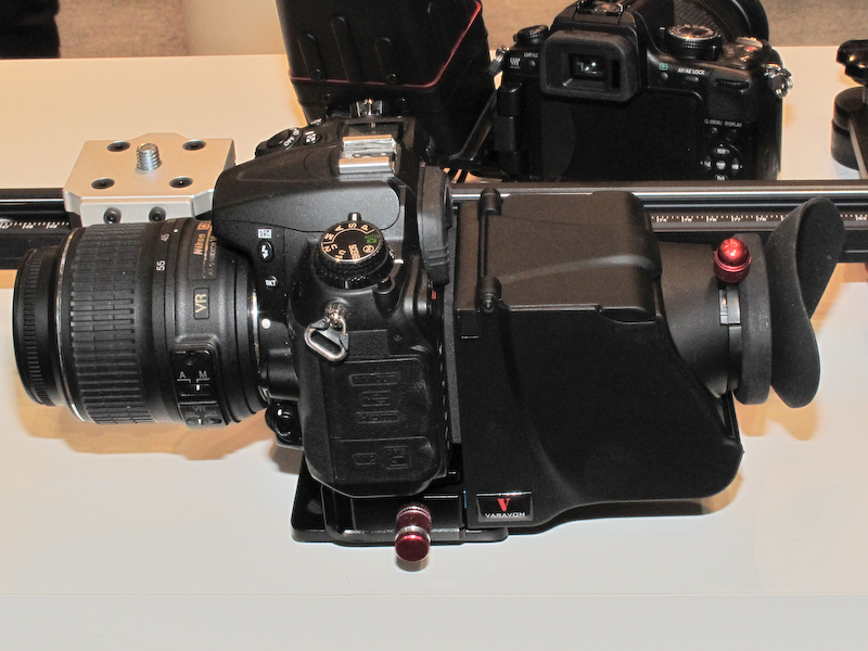 <b>蓋を閉じるとルーペ付のファインダーとしても使える</b>