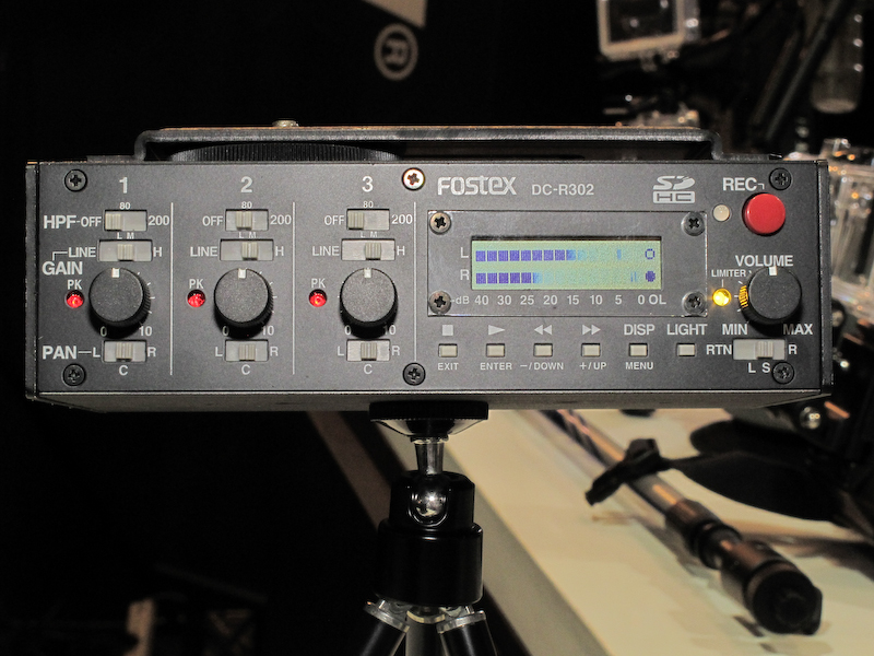 <b>録音レベルも液晶パネルで表示できる</b>