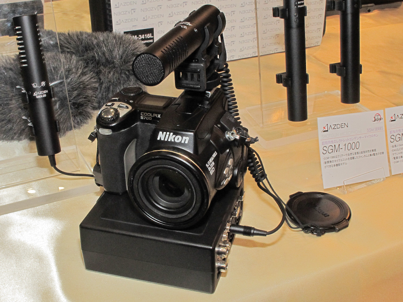 <b>カメラに装着したFMX-DSLR</b>