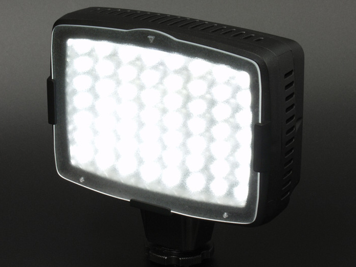 <b>LUNATEMIS LEDライト 56灯</b>