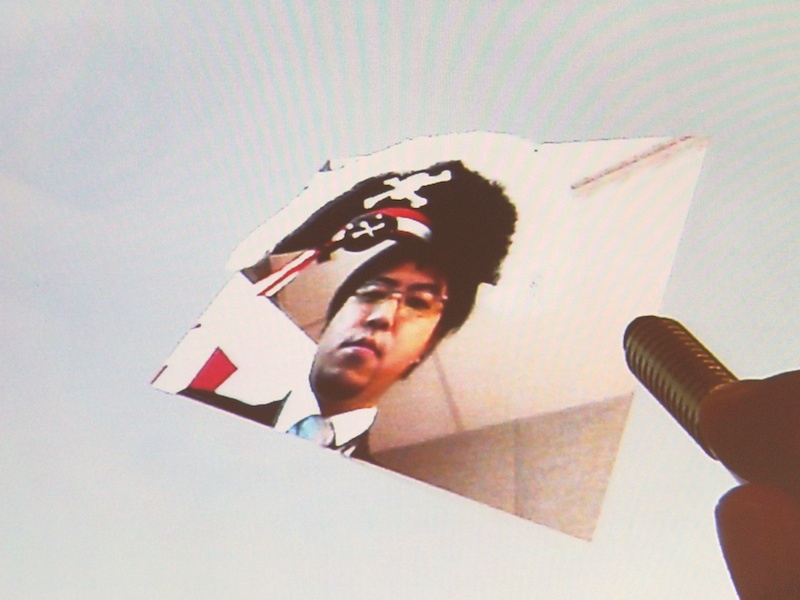 <b>そのひとつがAdobe Photoshop Touch。タッチ操作で画像を動かしてレイヤー構造を確認できる</b>