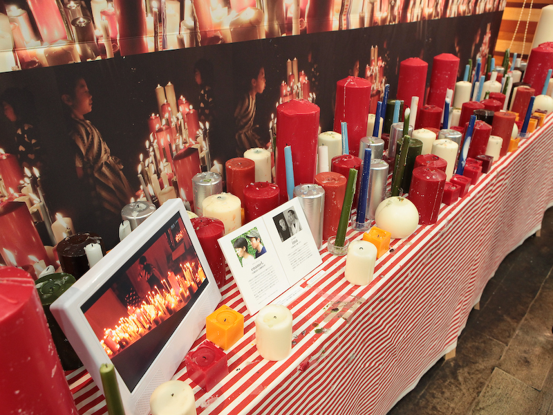 <b>実際に作品製作で使ったローソクも展示していた</b>