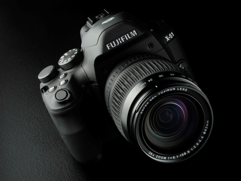<b>FUJIFILM X-S1</b>