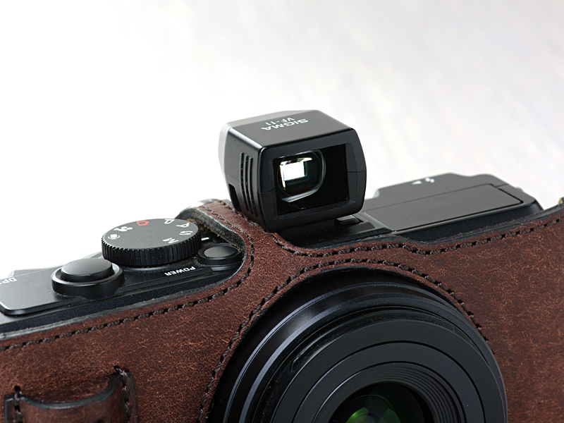 <b>光学ファインダーにも対応</b>