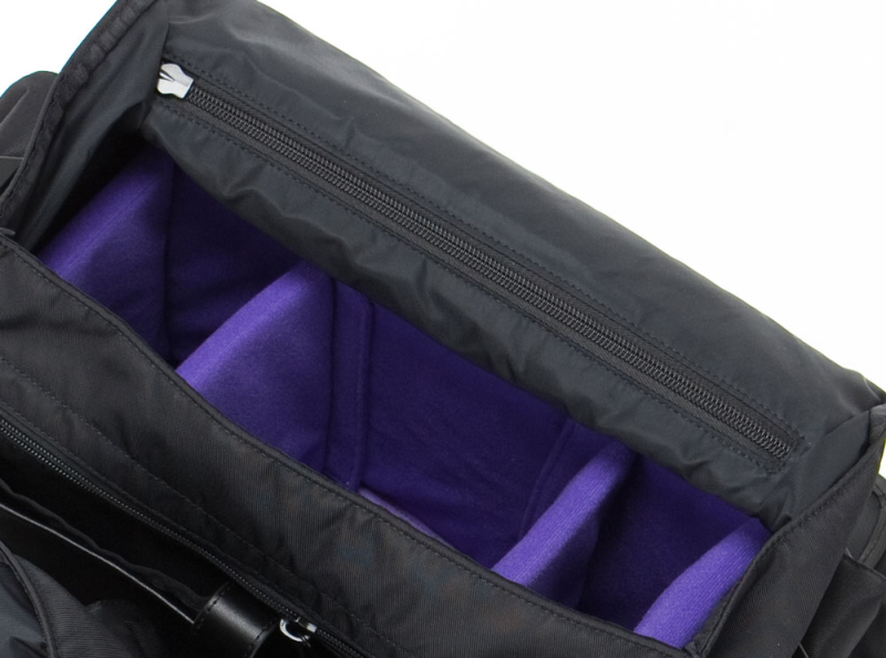 <b>AOC-CF1SHL-BKPUの内部</b>