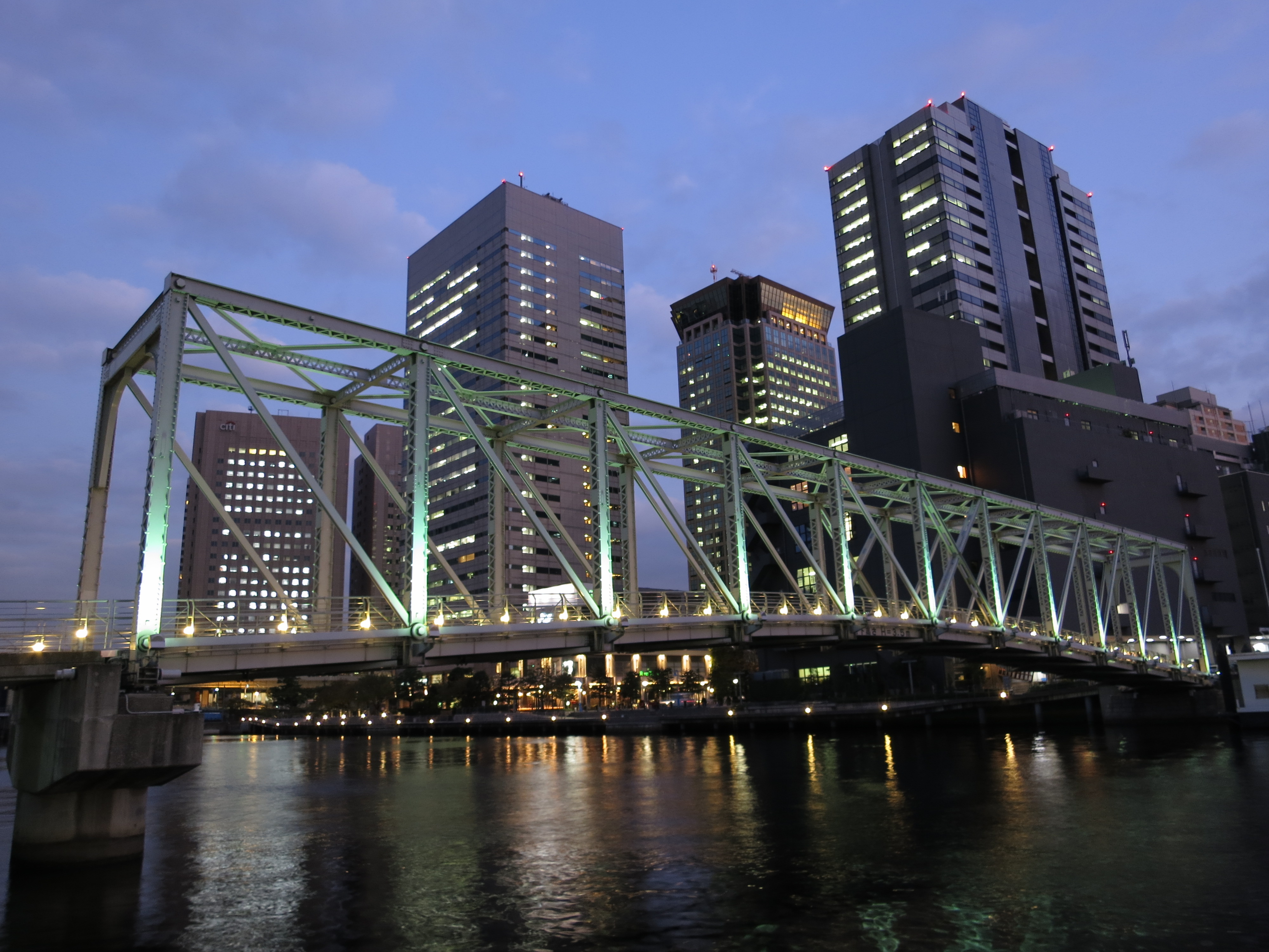 <b>ノイズリダクション:標準 / ISO100 / PowerShot S100 / 約2.4MB / 4,000×3,000 / 1/1.2秒 / F2.8 / 0.0EV / WB:オート / 5.2mm</b>