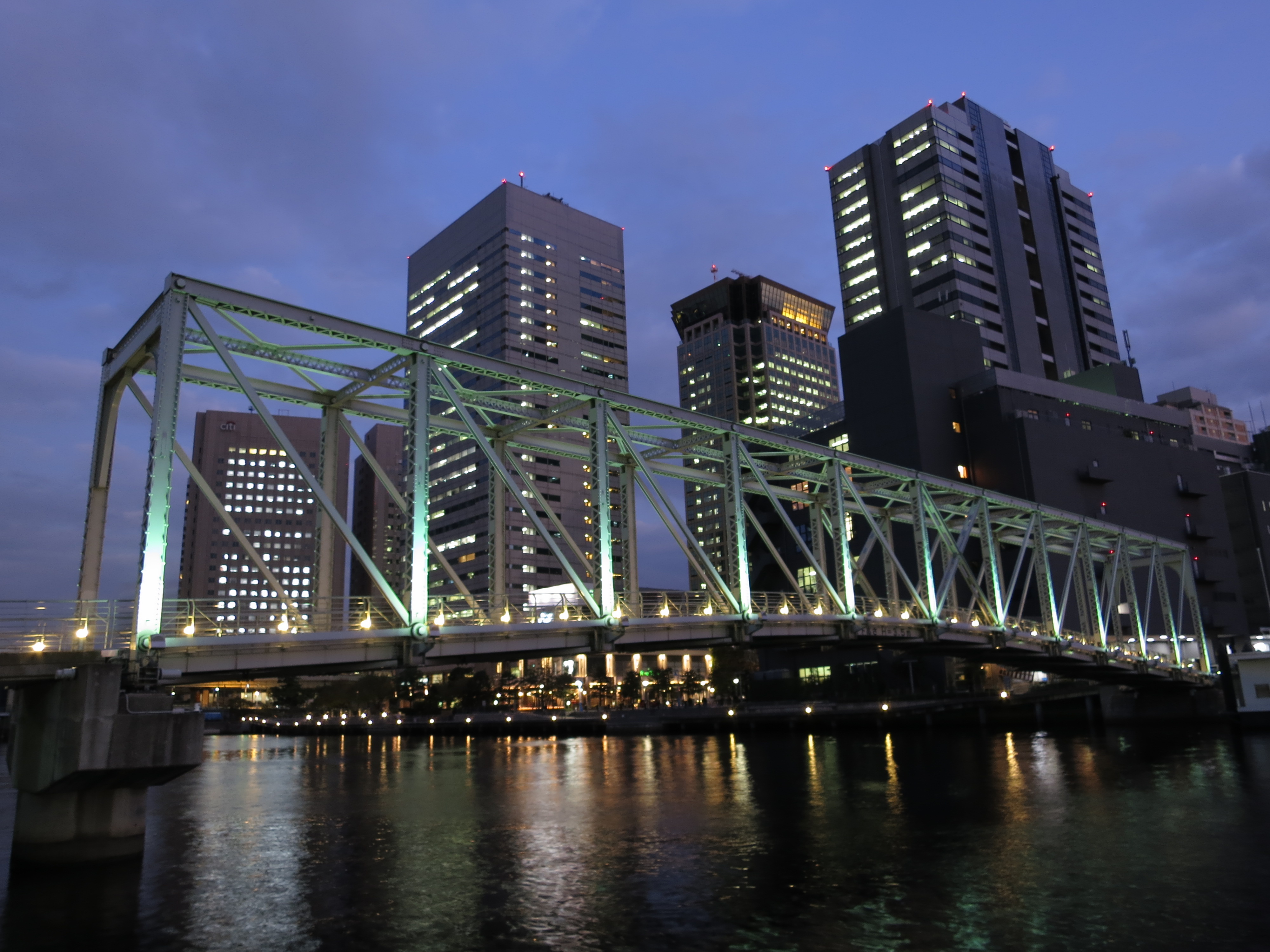 <b>ノイズリダクション:強 / ISO100 / PowerShot S100 / 約2.2MB / 4,000×3,000 / 1/1.2秒 / F2.8 / 0.0EV / WB:オート / 5.2mm</b>