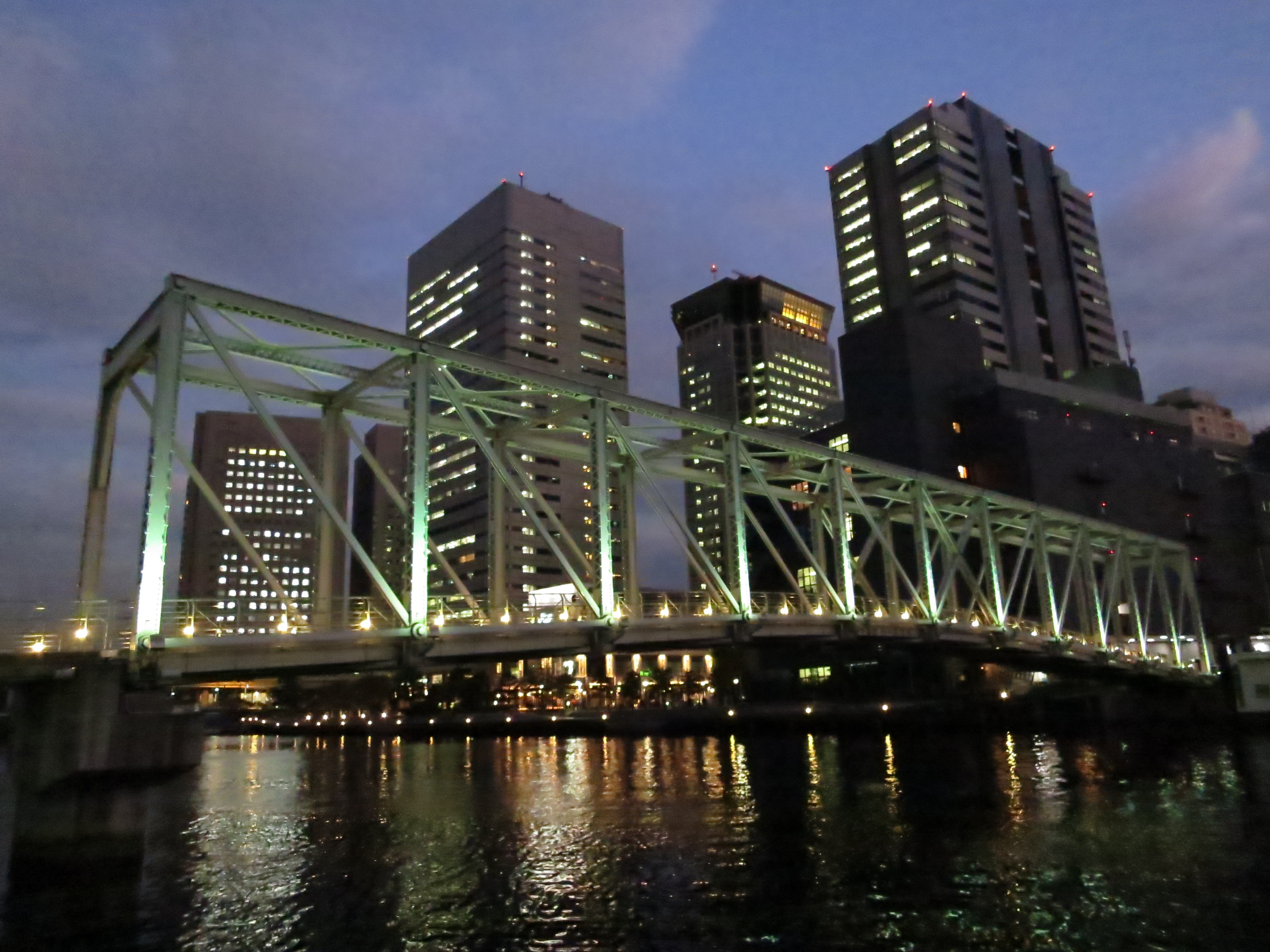 <b>ノイズリダクション:強 / ISO6400 / PowerShot S100 / 約2.9MB / 4,000×3,000 / 1/60秒 / F2.8 / 0.0EV / WB:オート / 5.2mm</b>