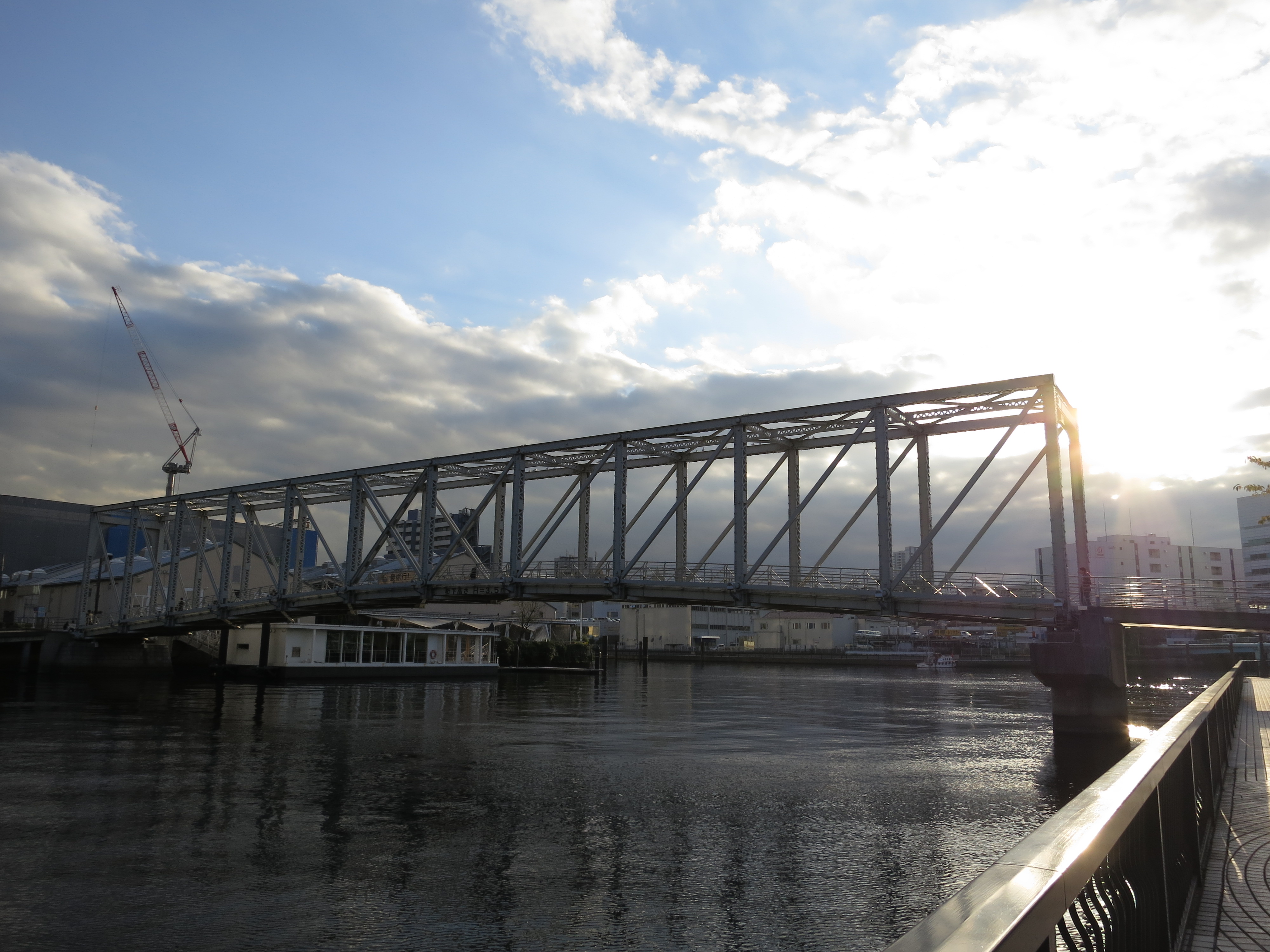 <b>Dレンジ:オート / PowerShot S100 / 約2.3MB / 4,000×3,000 / 1/500秒 / F4 / 0.0EV / ISO80 / WB:オート / 5.2mm</b>