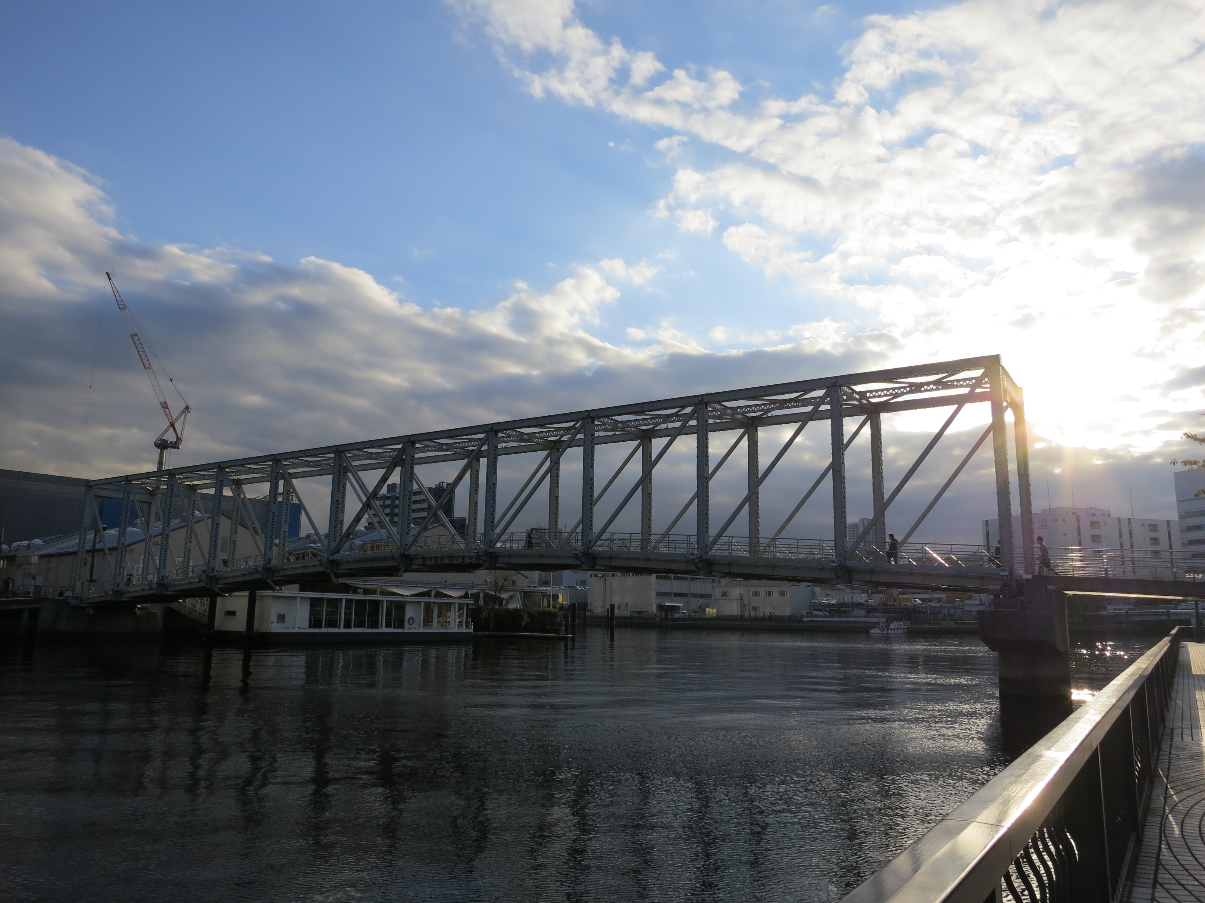 <b>Dレンジ:200 / PowerShot S100 / 約2.4MB / 4,000×3,000 / 1/1,000秒 / F4 / 0.0EV / ISO160 / WB:オート / 5.2mm</b>