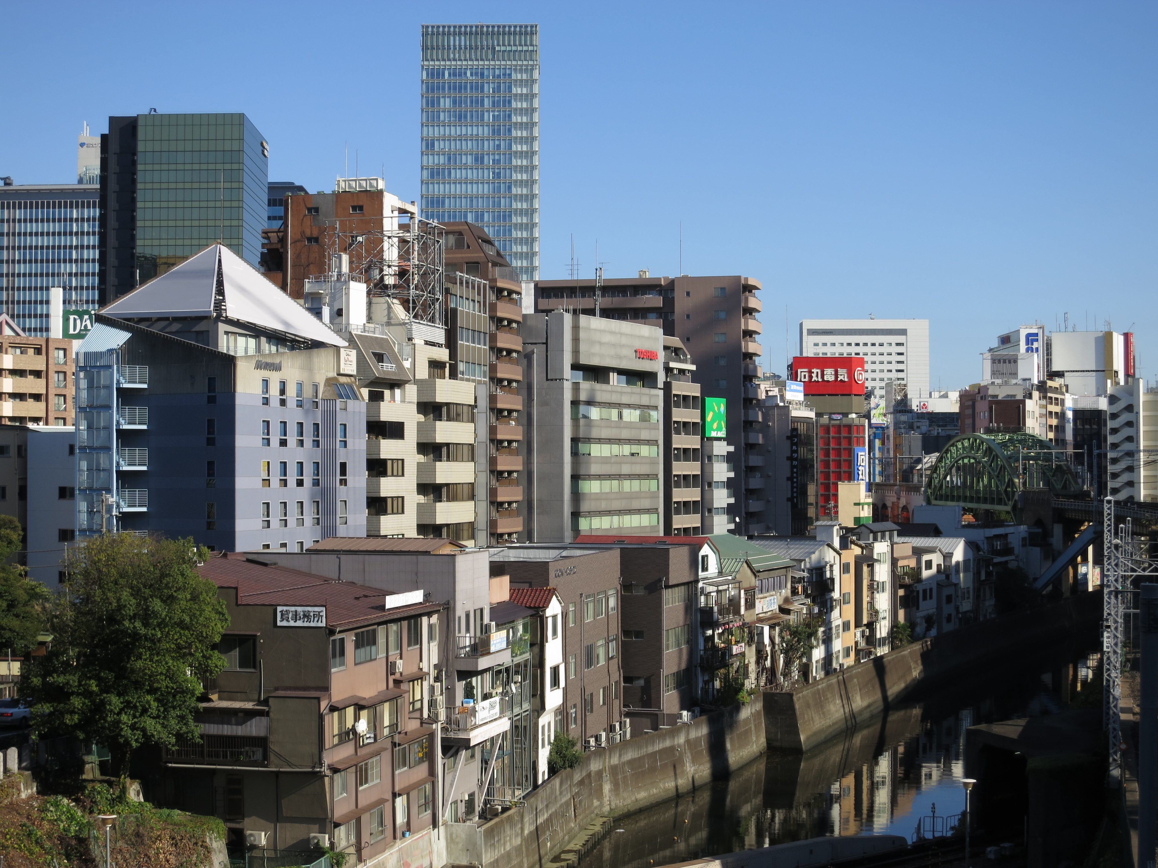 <b>絞り優先AE / PowerShot S100 / 約3.1MB / 4,000×3,000 / 1/320秒 / F5.6 / 0.0EV / ISO80 / WB:オート / 12.4mm</b>