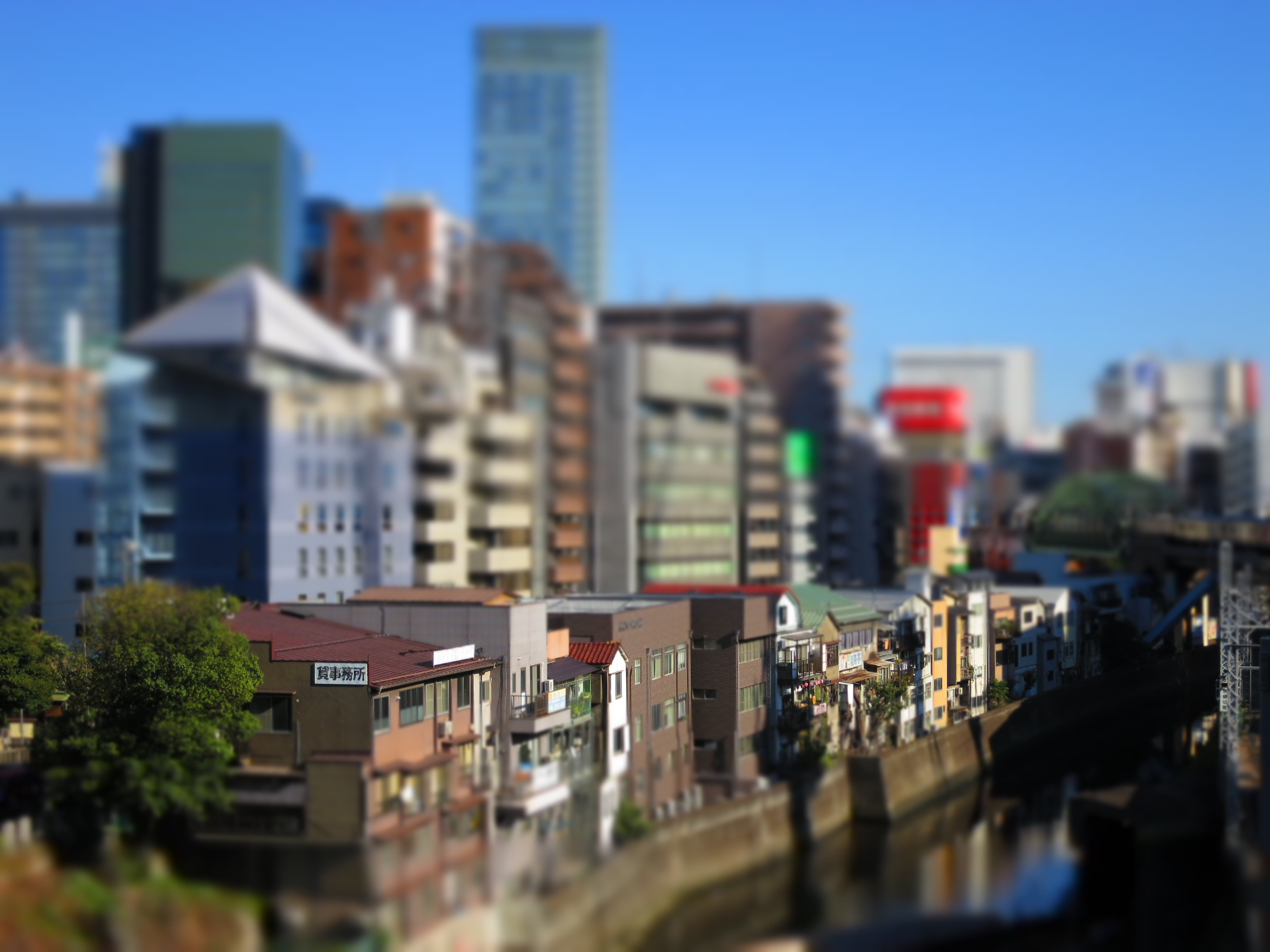 <b>クリエイティブフィルター:ジオラマ風 / PowerShot S100 / 約1.4MB / 4,000×3,000 / 1/640秒 / F4 / 0.0EV / ISO80 / WB:オート / 12.4mm</b>