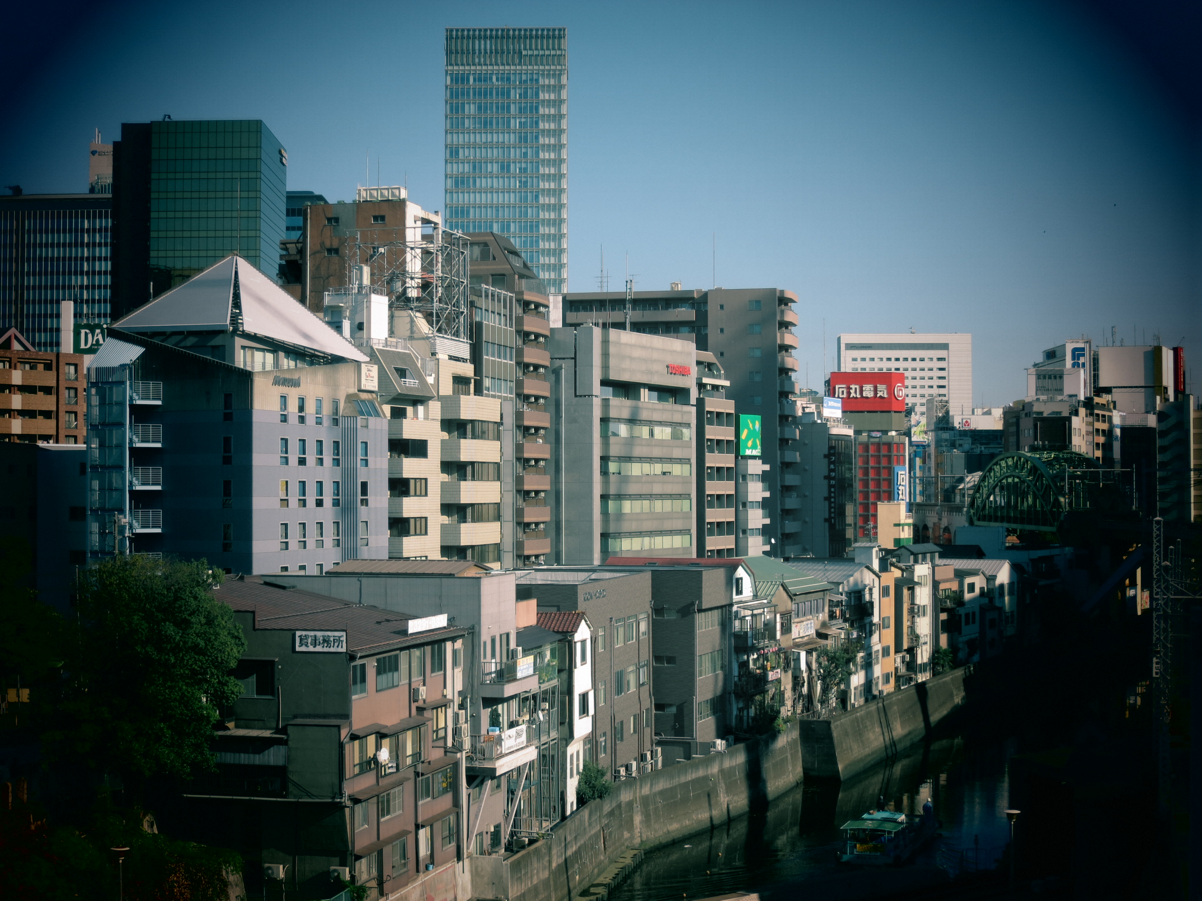 <b>クリエイティブフィルター:トイカメラ風 / PowerShot S100 / 約2.8MB / 4,000×3,000 / 1/640秒 / F4 / 0.0EV / ISO80 / WB:オート / 12.4mm</b>