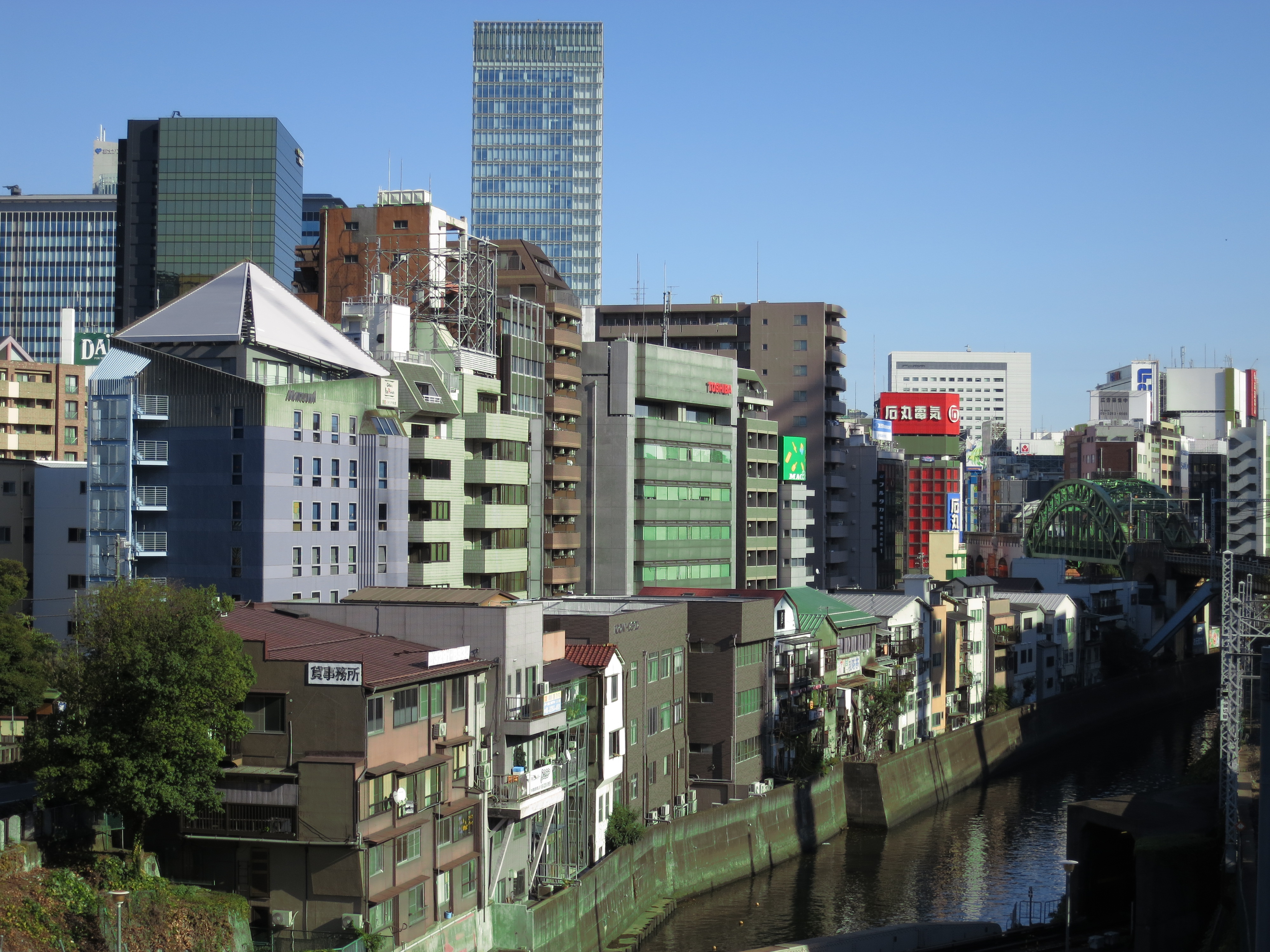 <b>クリエイティブフィルター:スイッチカラー / PowerShot S100 / 約3.2MB / 4,000×3,000 / 1/640秒 / F4 / 0.0EV / ISO80 / WB:オート / 12.6mm</b>