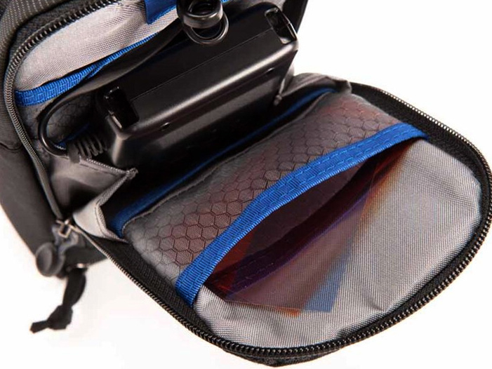 <b>前面ポケット</b>