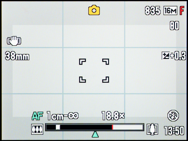 <b>最短撮影距離は、広角端が5cmで望遠端が90cm。38mm相当のポジションでは1cmまで寄れる</b>