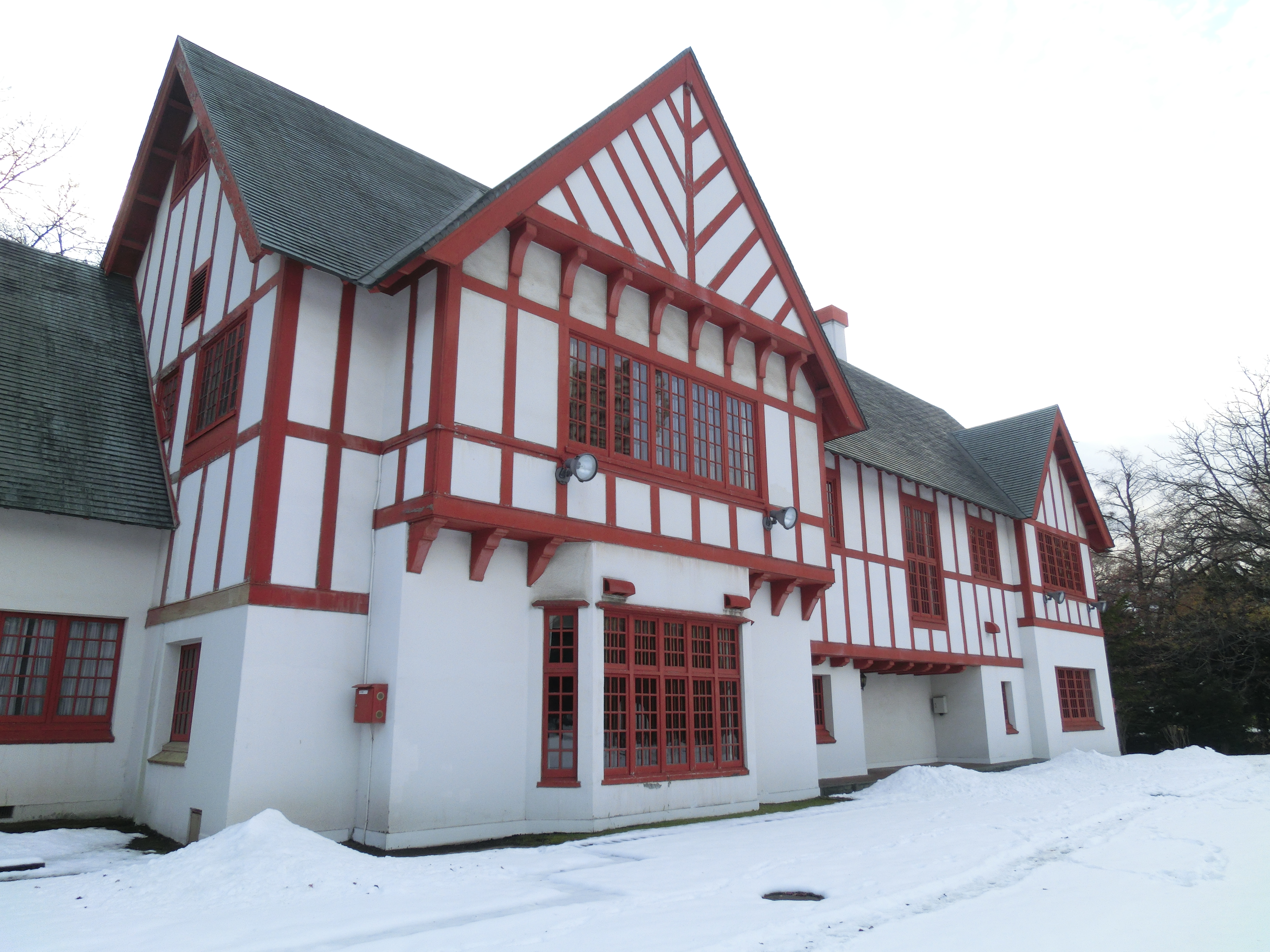 <b>ISO100 / EXILIM EX-ZR200 / 4,608×3,456 / 1/400秒 / F3 / 1.3EV / WB:太陽光 / 4.24mm（24mm相当）</b>