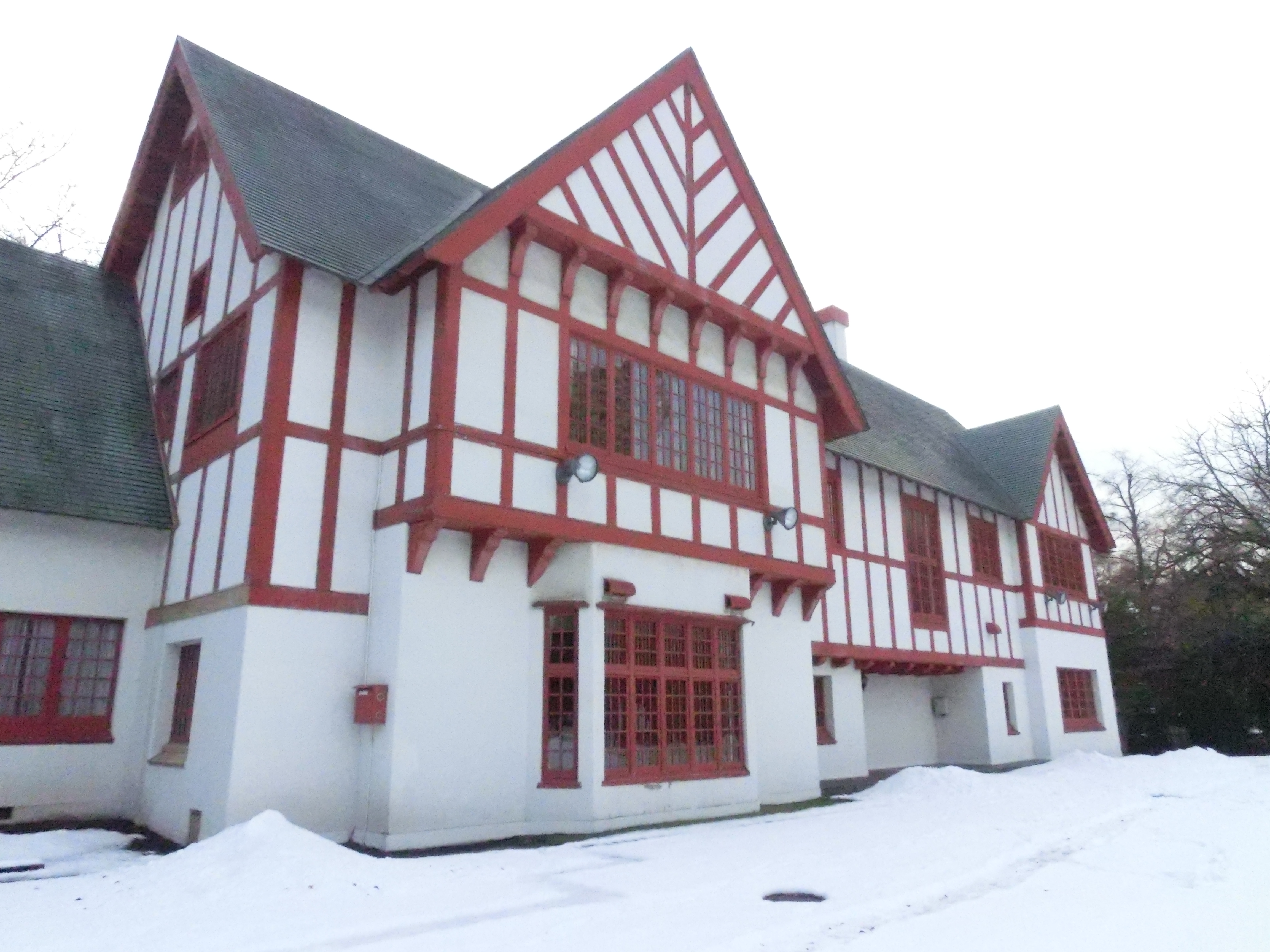 <b>ISO3200 / EXILIM EX-ZR200 / 4,608×3,456 / 1/2000秒 / F7.9 / 1.3EV / WB:太陽光 / 4.24mm（24mm相当）</b>