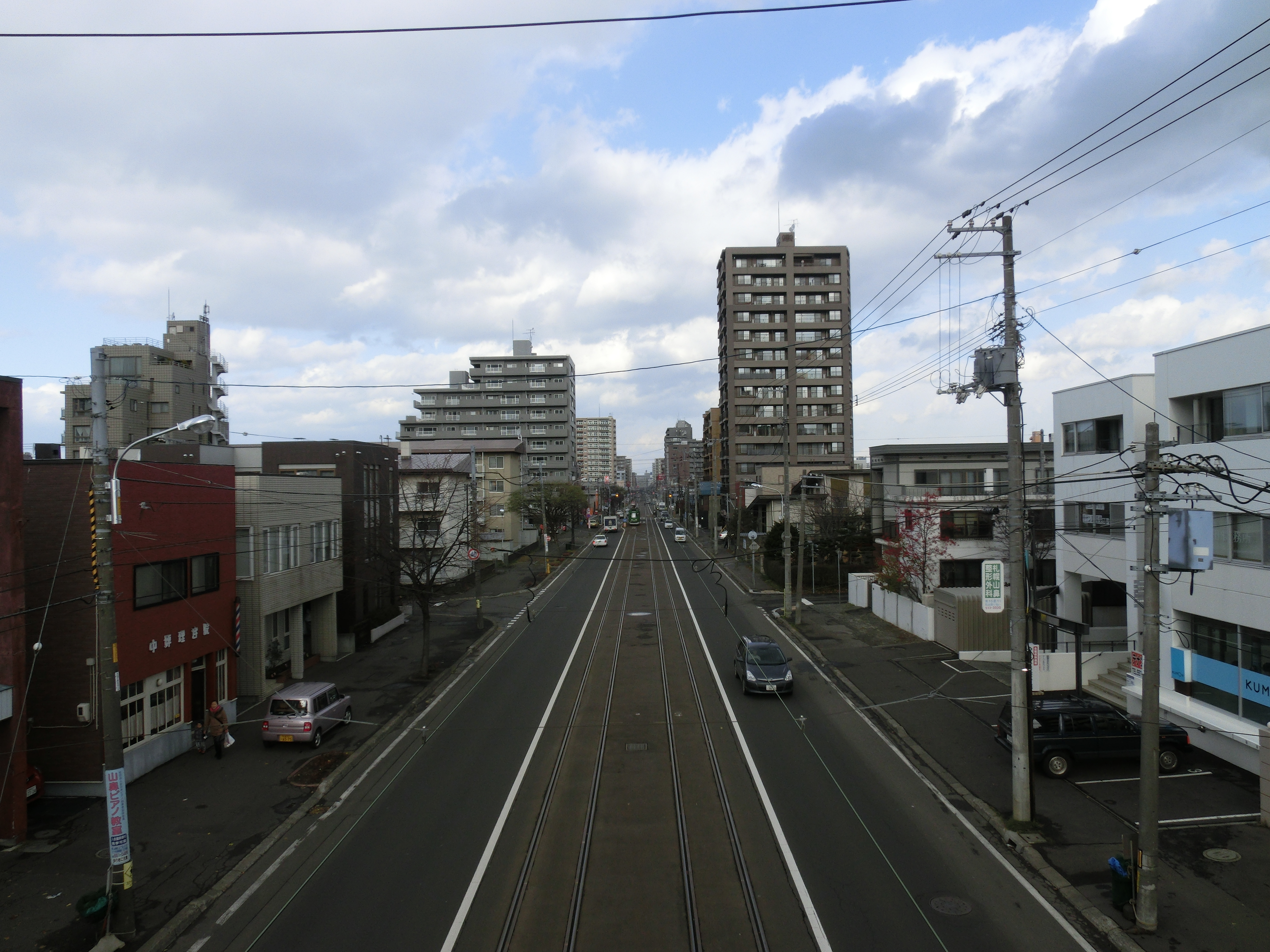 <b>広角端（24mm相当） / EXILIM EX-ZR200 / 4,608×3,456 / 1/160秒 / F7.9 / 0EV / ISO80 / WB:オート / 4.24mm</b>