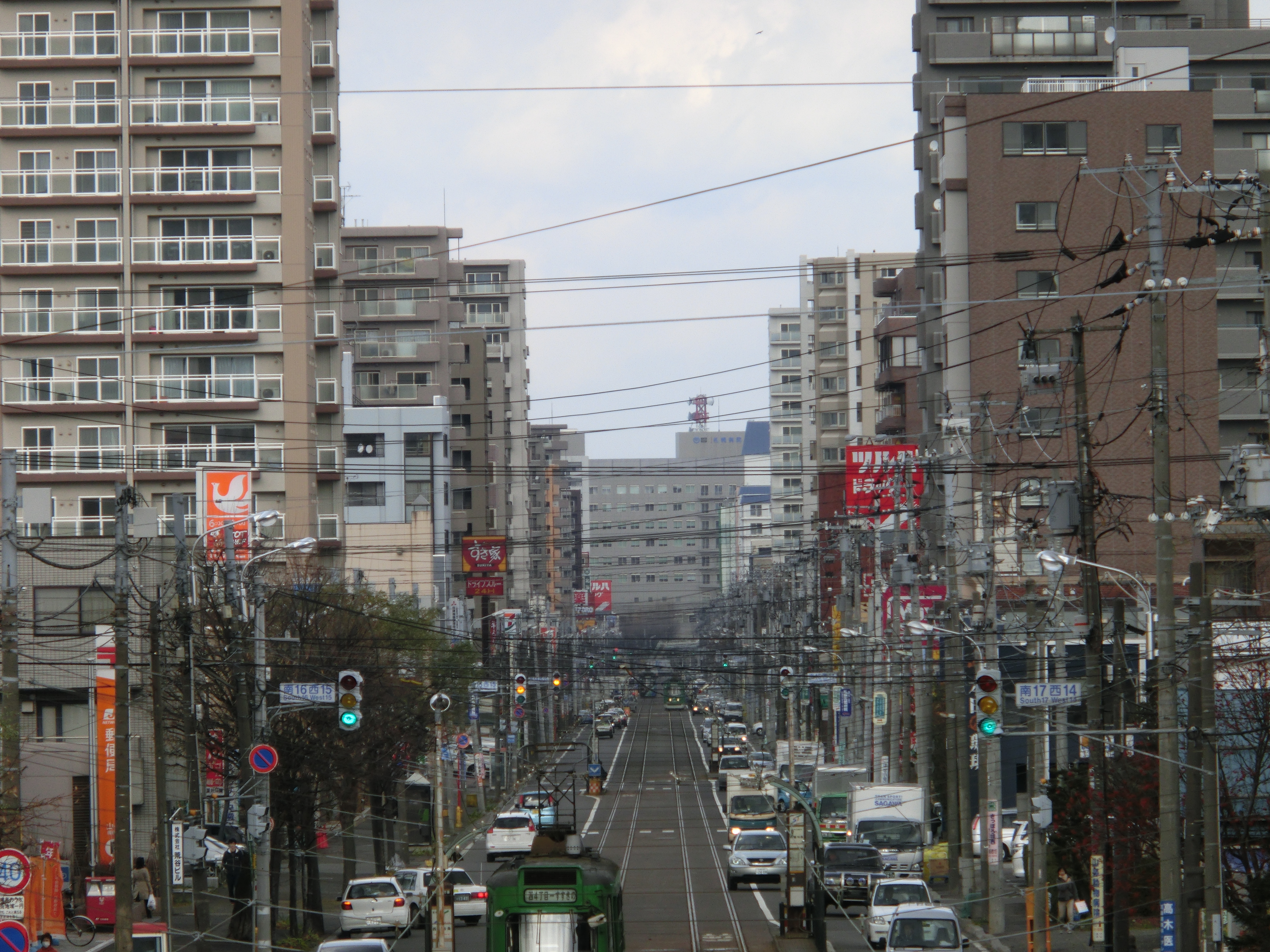 <b>望遠端（300mm相当） / EXILIM EX-ZR200 / 4,608×3,456 / 1/250秒 / F5.9 / 0EV / ISO80 / WB:オート / 53mm</b>