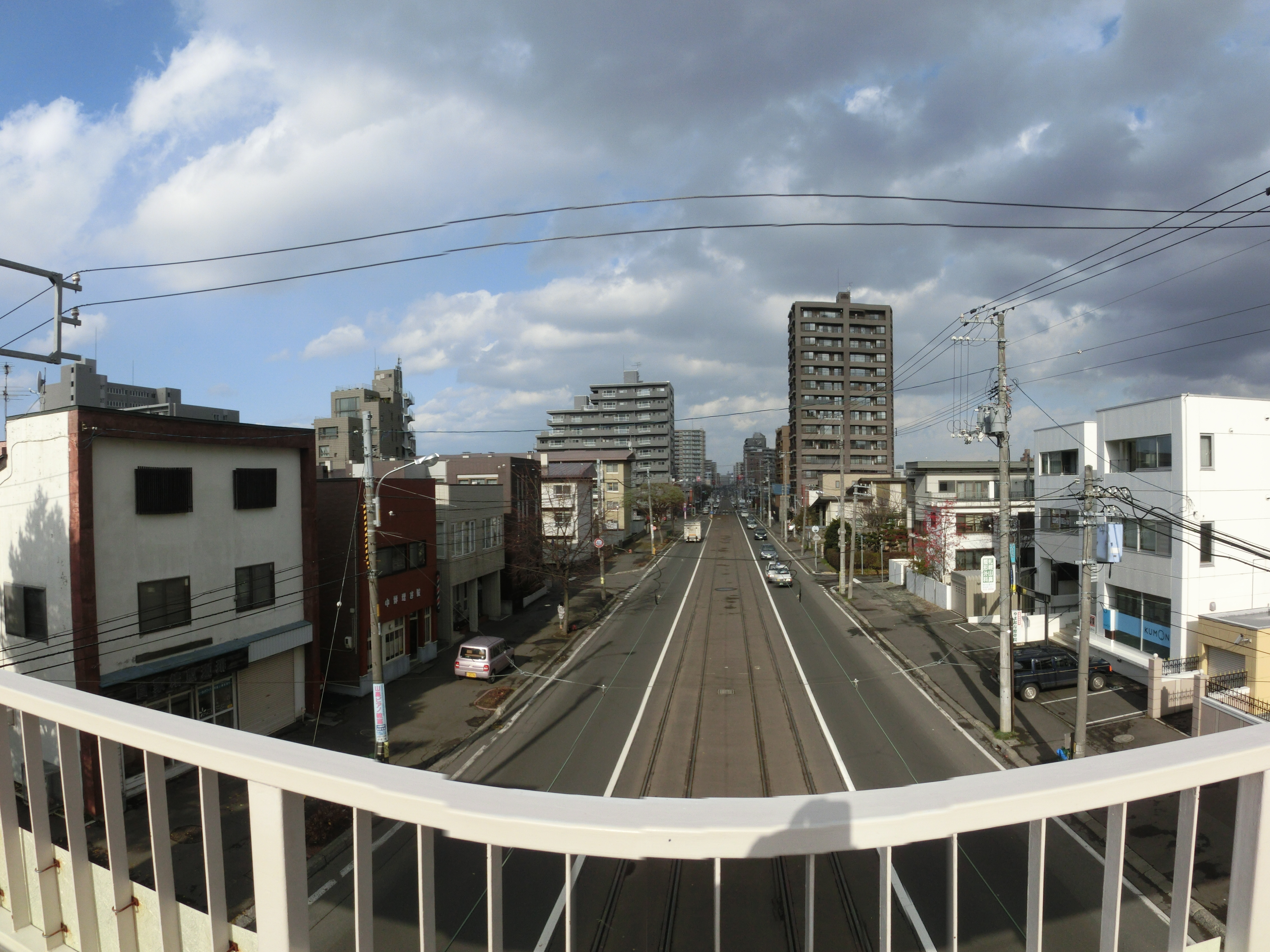 <b>ワイド1（18mm相当） / EXILIM EX-ZR200 / 4,608×3,456 / 1/500秒 / F7.9 / 0EV / ISO160 / WB:オート</b>