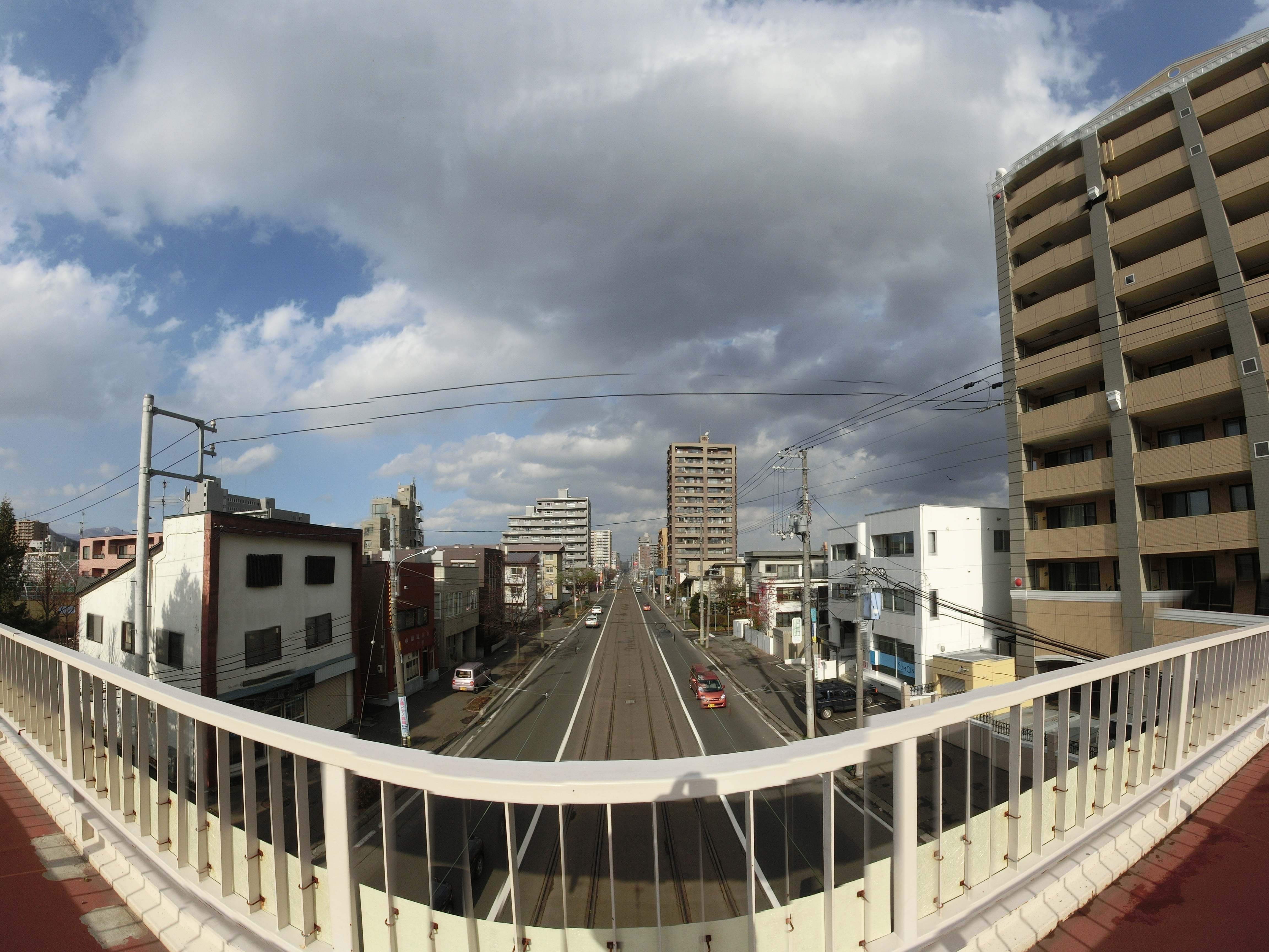 <b>ワイド2（14mm相当） / EXILIM EX-ZR200 / 4,608×3,456 / 1/500秒 / F7.9 / 0EV / ISO100 / WB:オート</b>