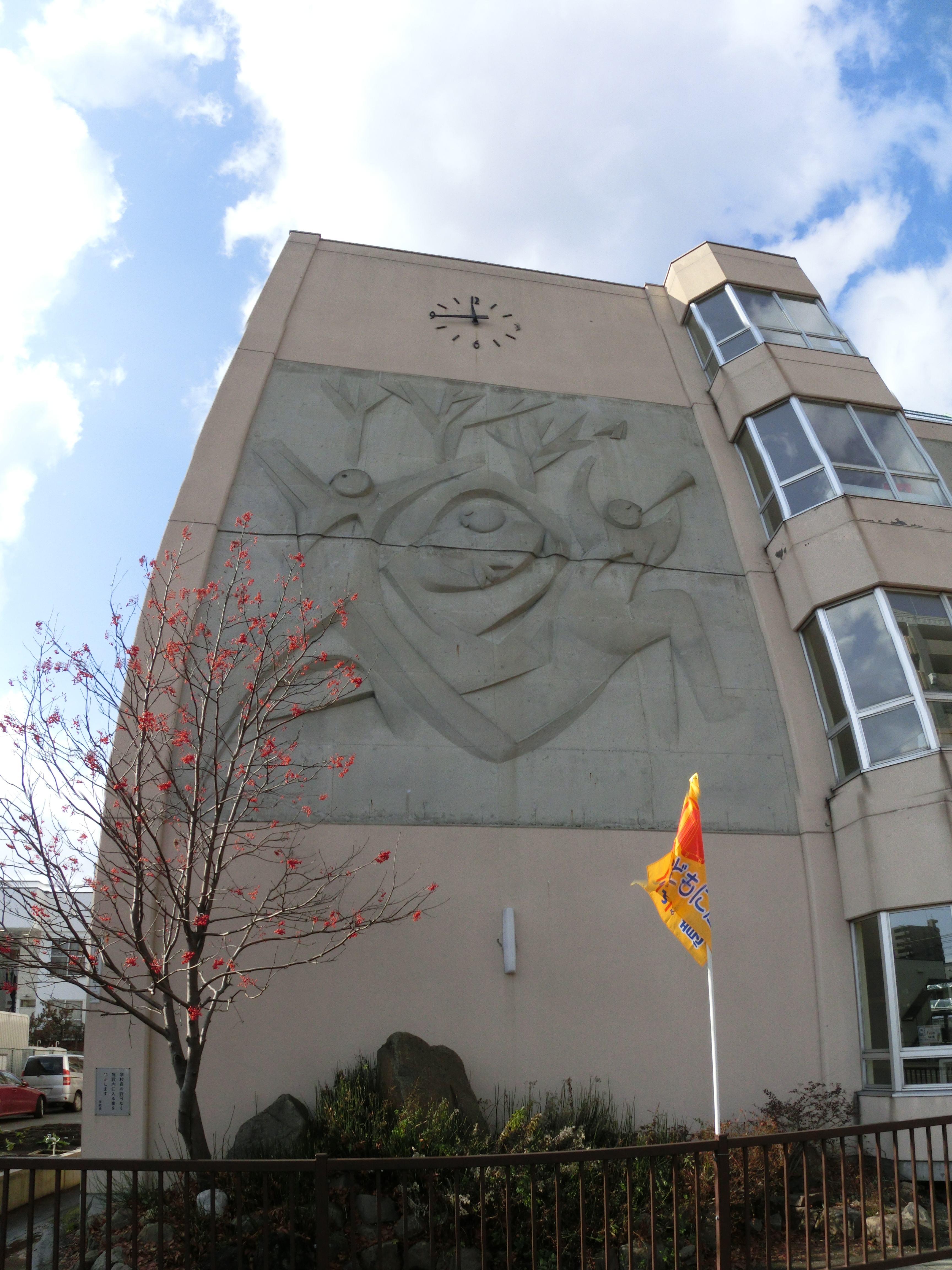 <b>ワイド1（18mm相当） / EXILIM EX-ZR200 / 4,608×3,456 / 1/500秒 / F7.9 / 0EV / ISO200 / WB:オート / 4.24mm</b>