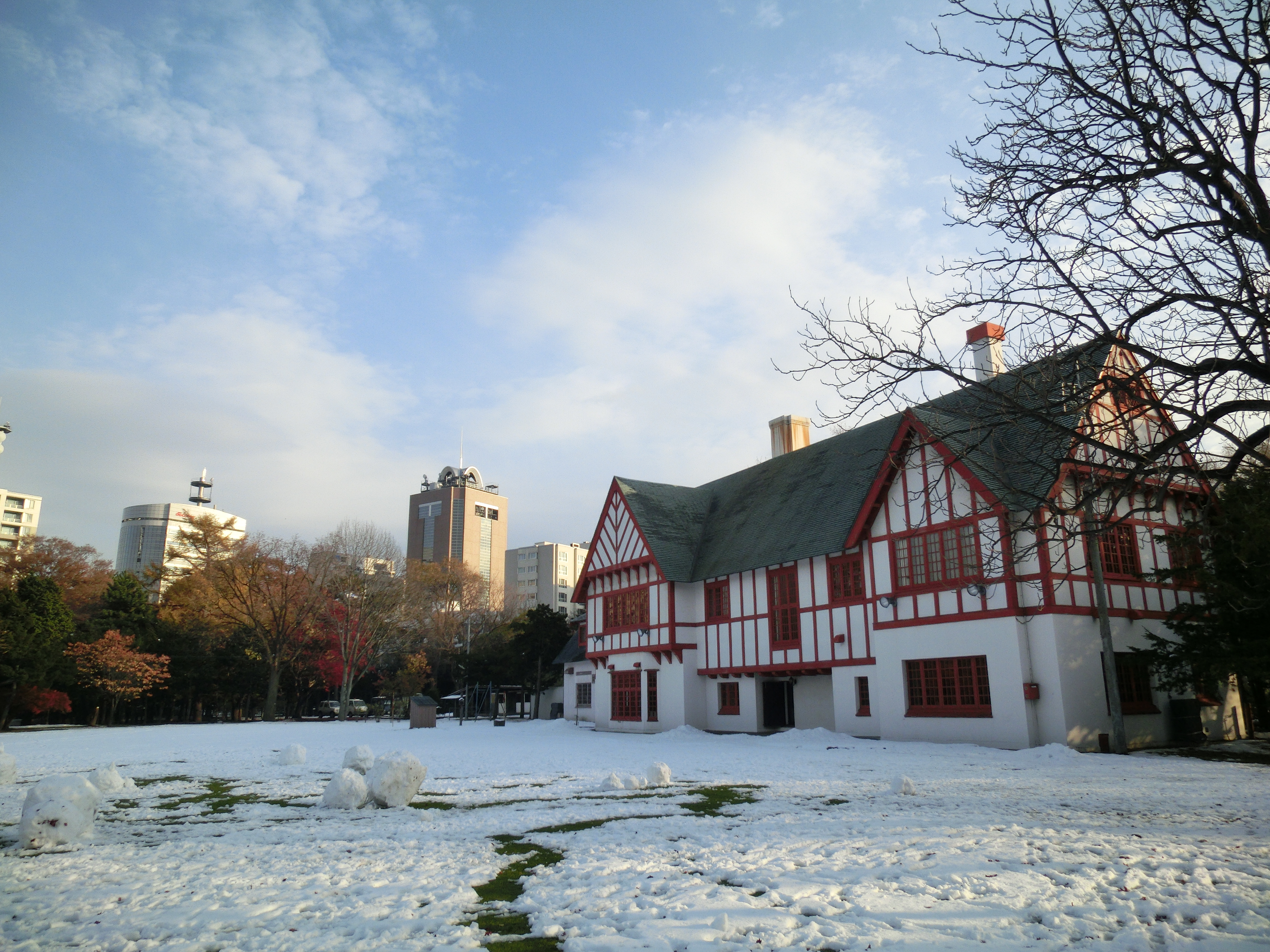 <b>HDR / EXILIM EX-ZR200 / 4,608×3,456 / 1/1000秒 / F3 / 0.3EV / ISO80 / WB:太陽光 / 4.24mm（24mm相当）</b>