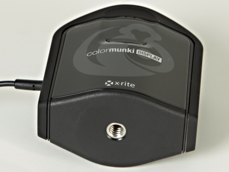 <b>底面には三脚穴もある</b>