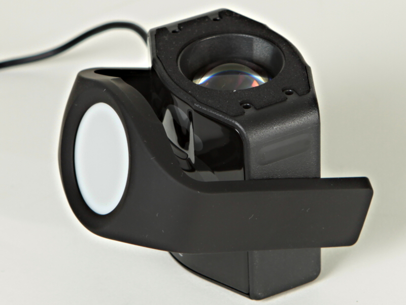 <b>拡散板を反転させるとディスプレイの測色レンズが出てくる</b>