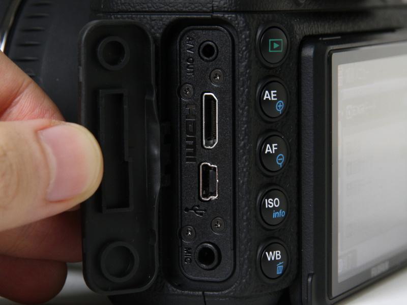 <b>側面の端子類</b>