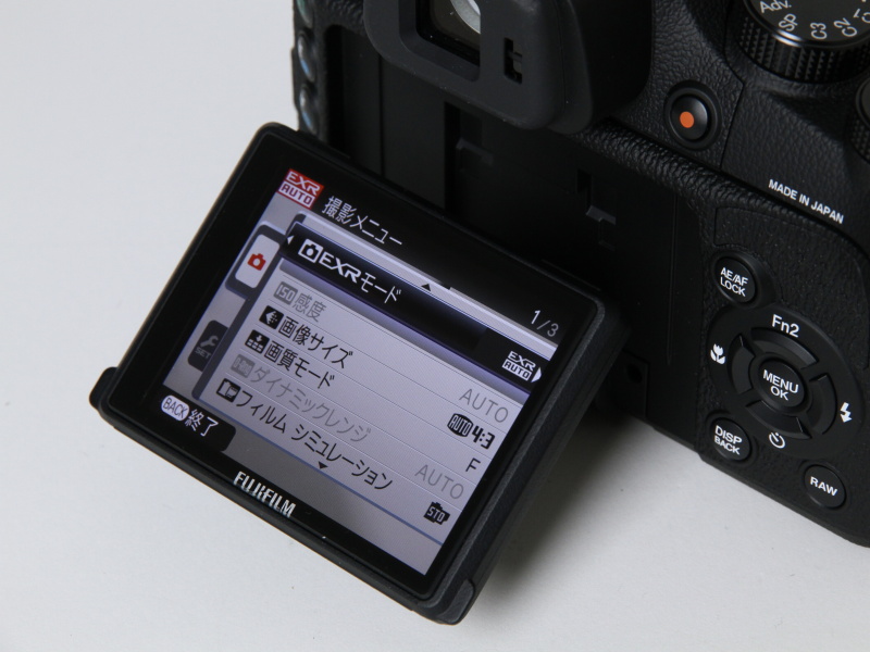 <b>液晶モニターは可動式</b>