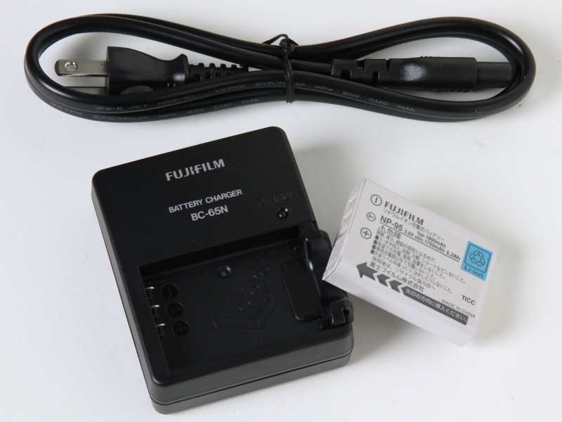 <b>付属のバッテリーとチャージャー</b>