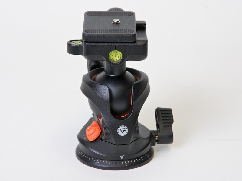 <b>シュープレート。左はBBH-200およびBBH-100に付属、右はBBH-300に付属するもの</b>