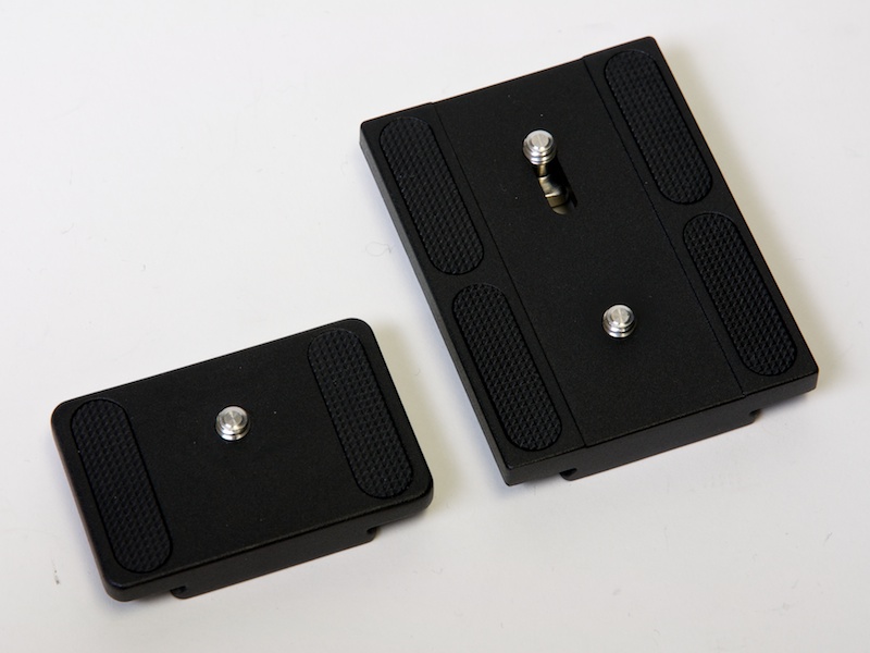 <b>シュープレート。左はBBH-200およびBBH-100に付属、右はBBH-300に付属するもの</b>