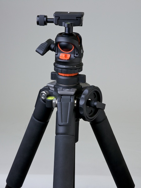 <b>同じくバンガードの三脚「Actus Plus 323CT」との組み合わせ例</b>