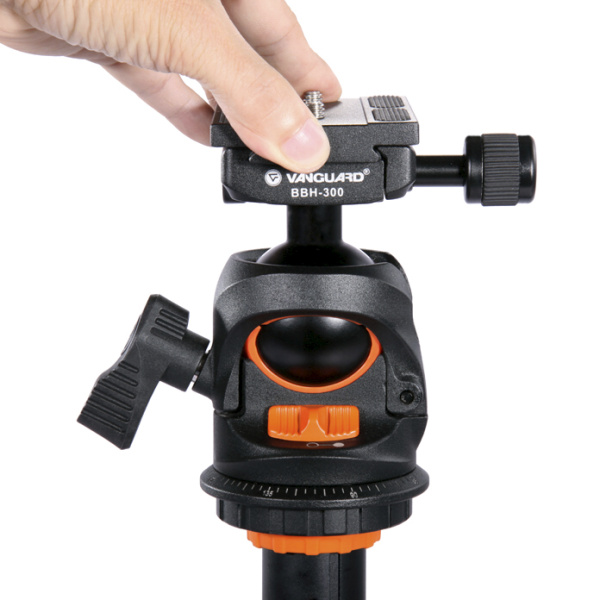 <b>クイックシューを採用</b>