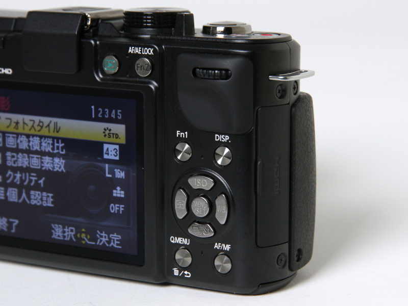 <b>背面右手側の操作ボタン類</b>