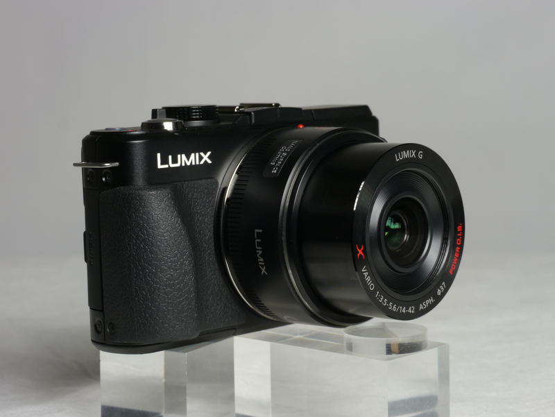 <b>GX1にパワーズーム搭載のLUMIX G X VARIO PZ 14-42mm F3.5-5.6 ASPH. POWER O.I.S.を装着したところ。電源オフ時はここまで小さくなる</b>